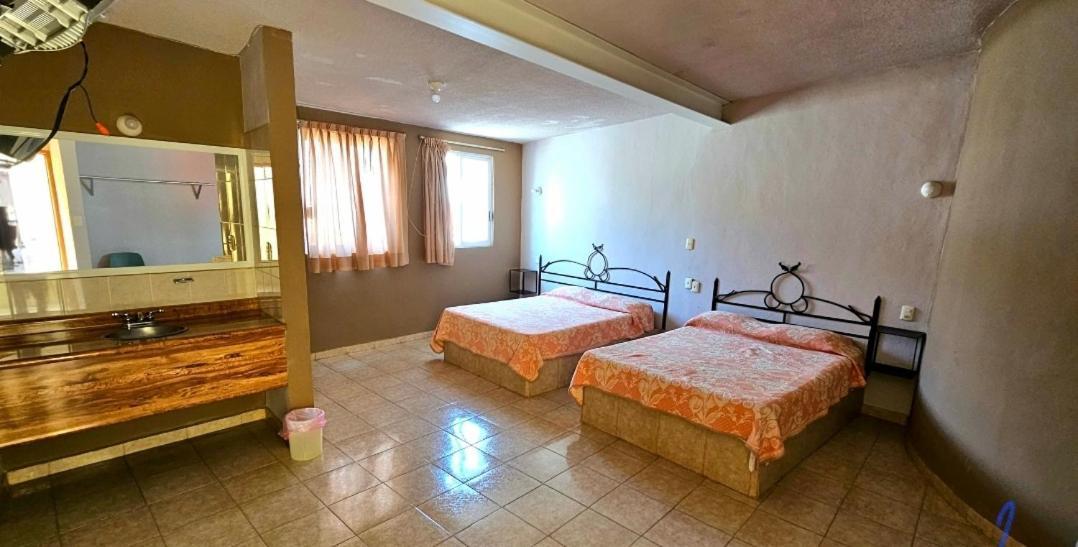 Hotel Xanti Морелия Екстериор снимка